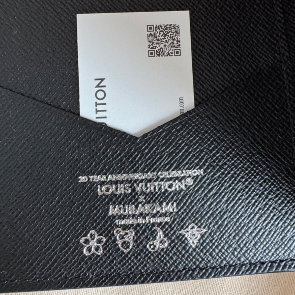 NWT Louis Vuitton Murakami 20th Anniversary LV x TM Passport Cover Black - Picture 4 of 6